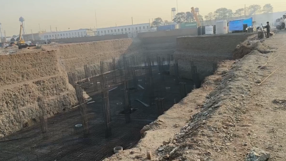 عملیات بتن ریزی فونداسیون بلوک های انتهایی پروژه روز پنجشنبه مورخ ۲۰ دی ۱۴۰۳